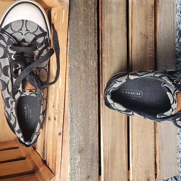 Coach Trainers, Signature Black, Gray, And White, Size 7.5 - Picture 4 of 16